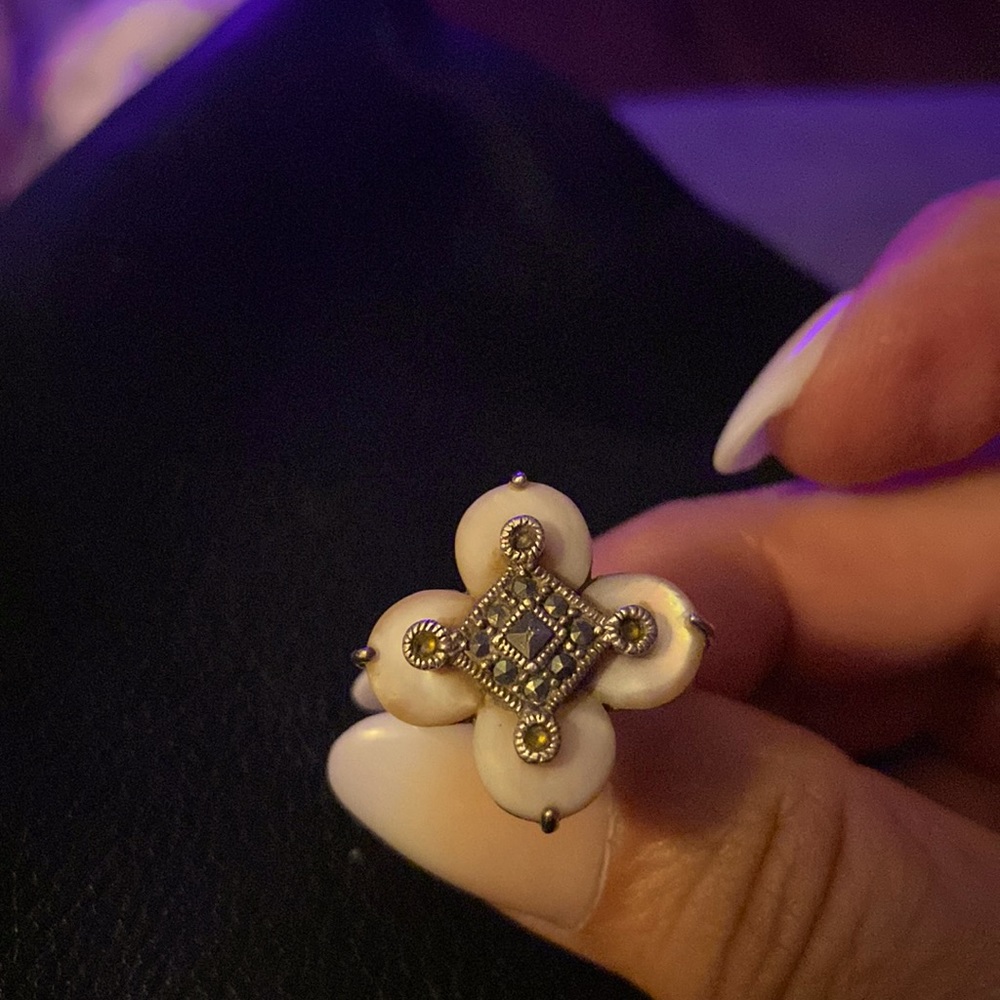 Sterling silver beautiful ring. Size 6/7